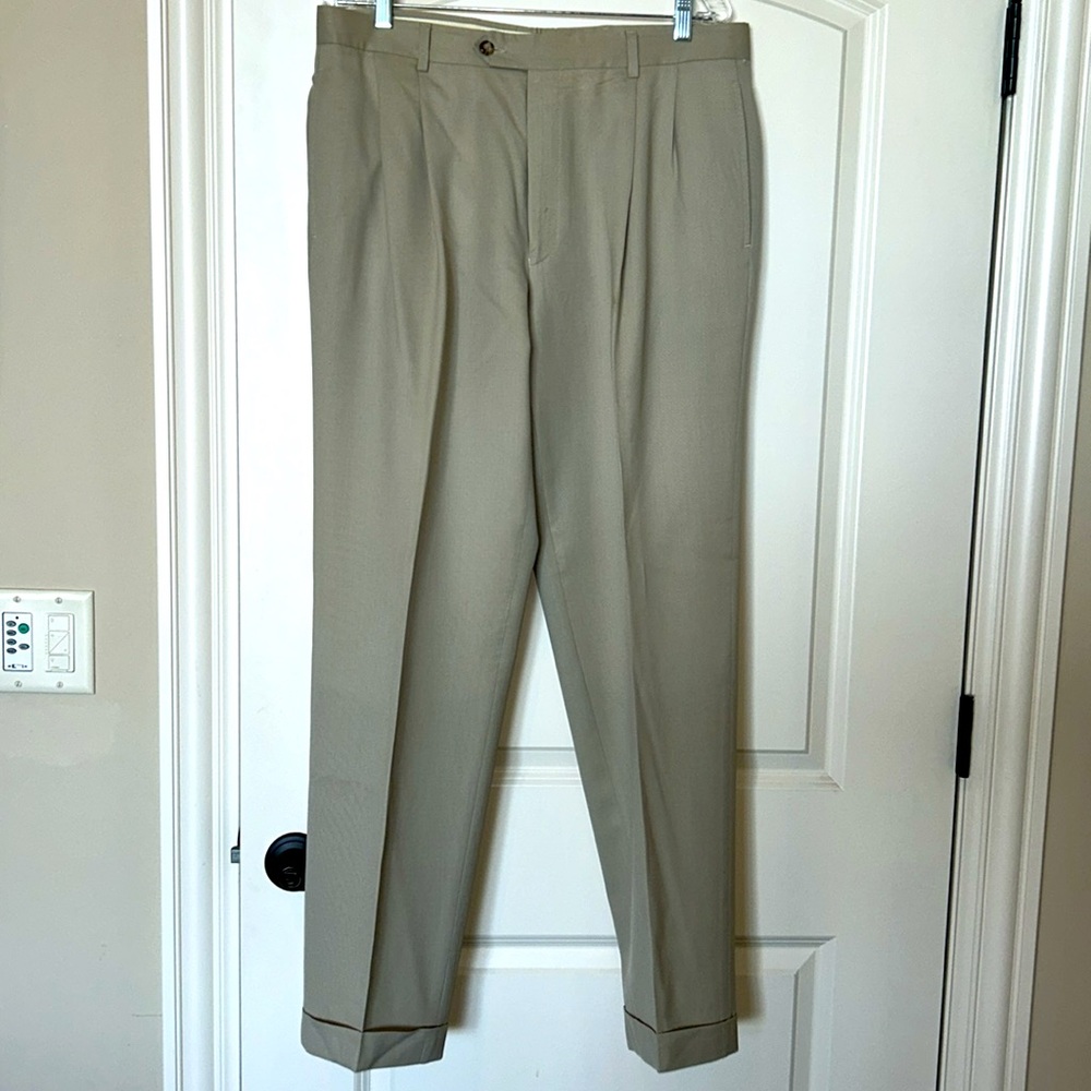 100% Wool Dress Pant. SIZE 34 x 32